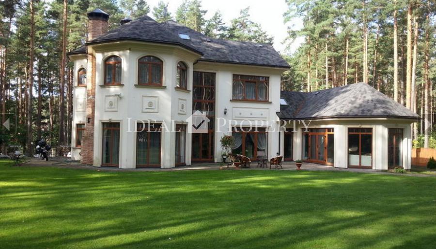 Mēs piedāvājam pārdošanai ekskluzīvu māju klusā, saulainā vietā