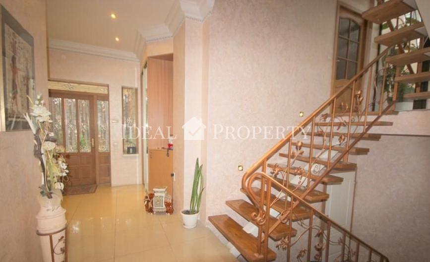 Mēs piedāvājam pārdošanai ekskluzīvu māju klusā, saulainā vietā