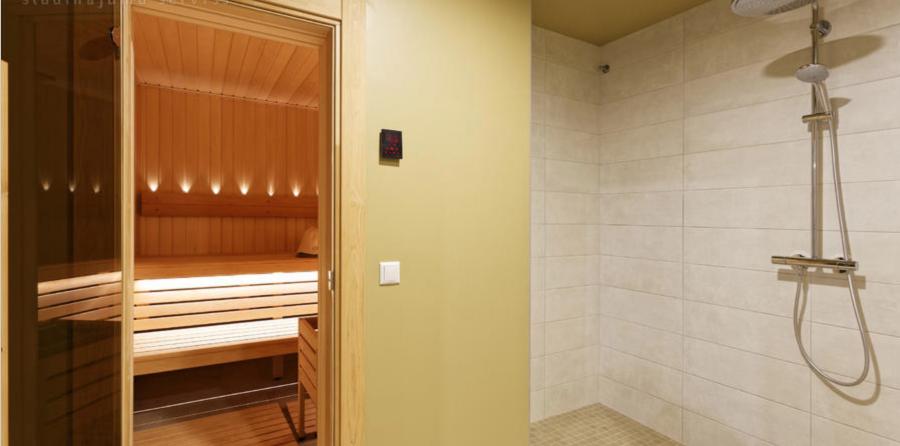  Pārdod 3-stāvu plašu māju Bergos.