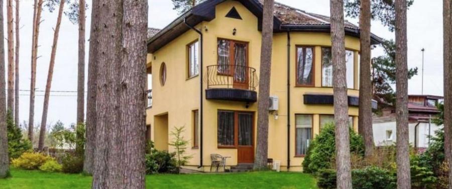 Piedāvājam iegādāties plašu un labiekārtotu privātmāju.