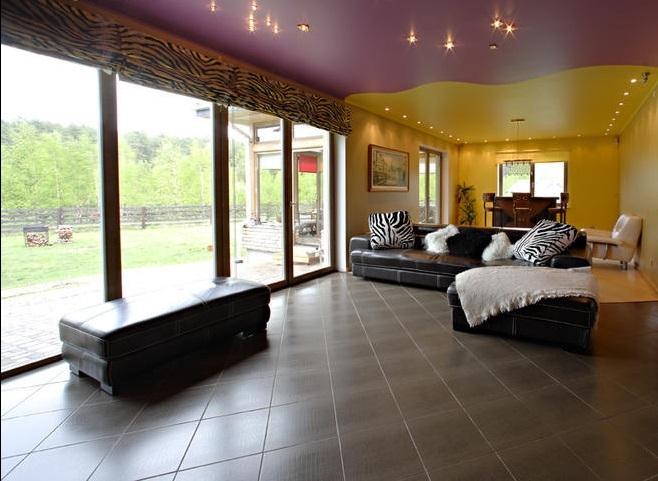 Предлагаем дом около озера, в тихом спальном районе Лангстини. 