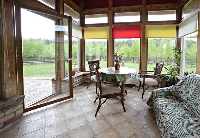 Предлагаем дом около озера, в тихом спальном районе Лангстини. 