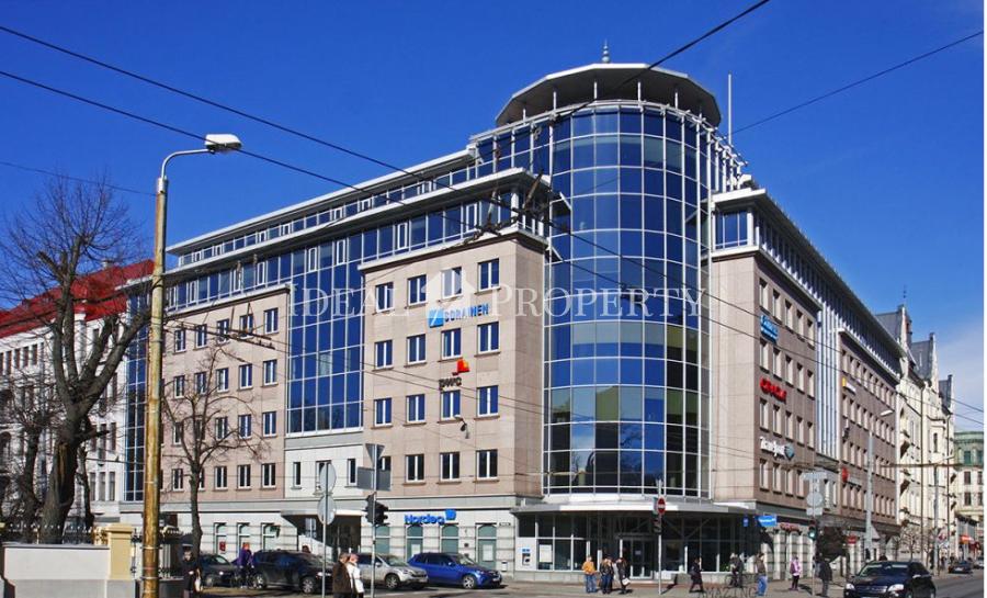 Предлагаем в аренду офисы в бизнес центре в центре. Предлагаем в аренду офисы в бизнес центре в центре.