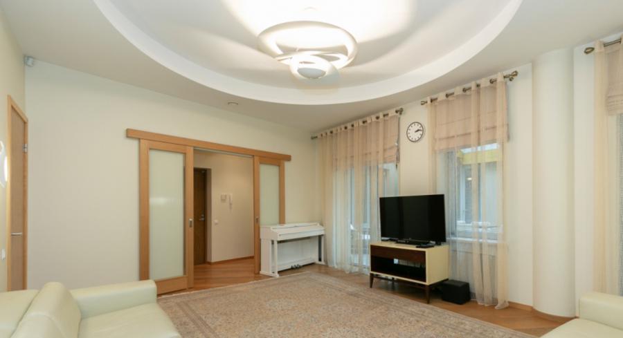 For rent we offer an exclusive 4-rooms apartment in the heart of Old Town in Riga.