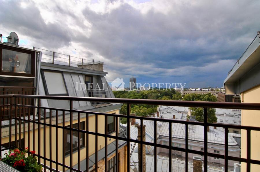 For rent and sale apartment with great view to Freedom monument.