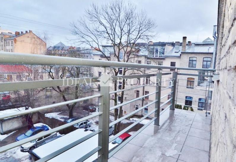 For rent we offer a 2 bedroom apartment in the center of Riga