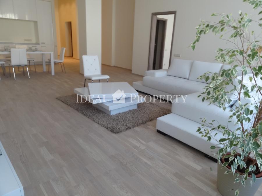 An exclusive apartment is offered for sale at Grecinieku street.