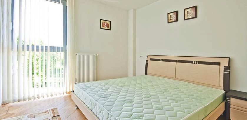 We offer to rent a spacious and sunny apartment with fabulous views to the beautiful historic centre.