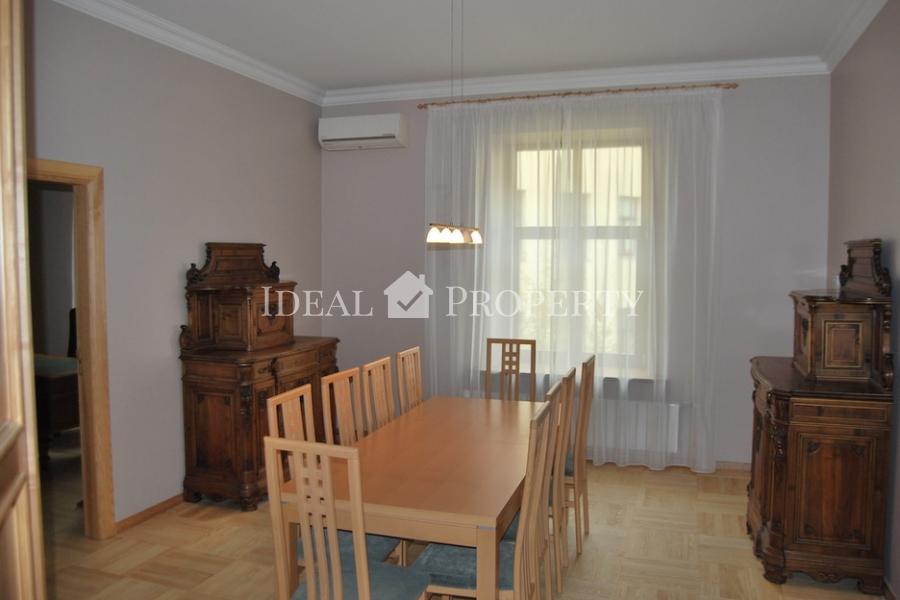 It is offered for rent duplex apartment with 6 rooms in the center.