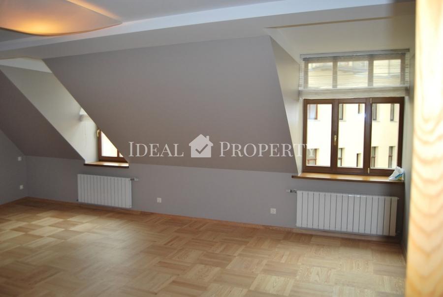 It is offered for rent duplex apartment with 6 rooms in the center.