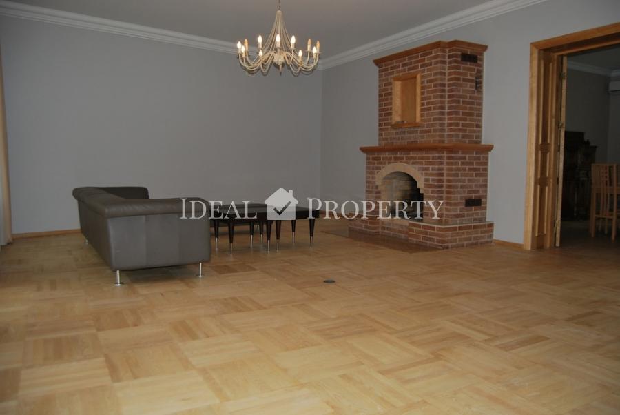 It is offered for rent duplex apartment with 6 rooms in the center.