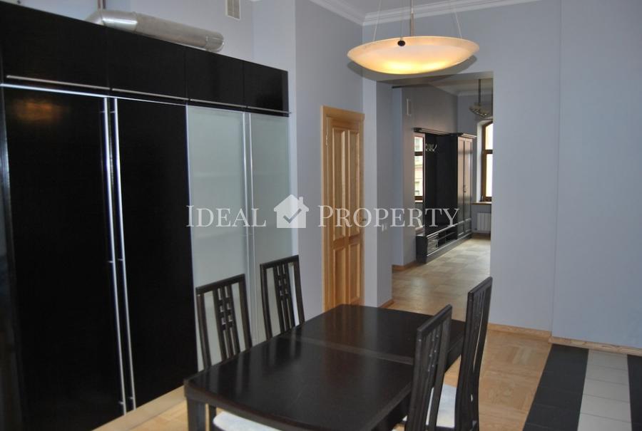 It is offered for rent duplex apartment with 6 rooms in the center.