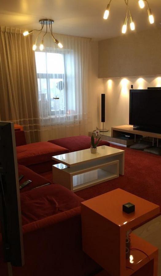 Уютная и светлая квартира с балконом в реновированном доме с лифтом.