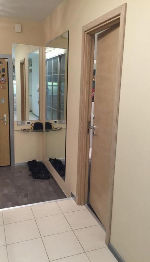 Уютная и светлая квартира с балконом в реновированном доме с лифтом.