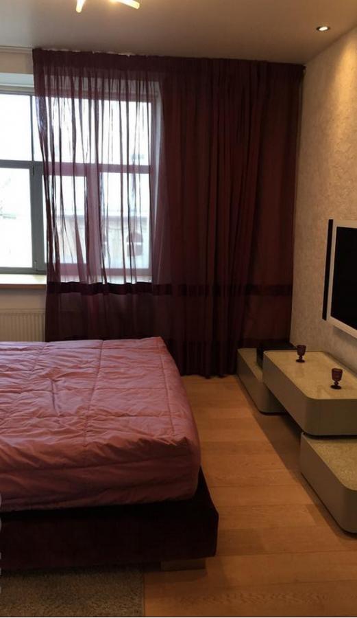 Уютная и светлая квартира с балконом в реновированном доме с лифтом.