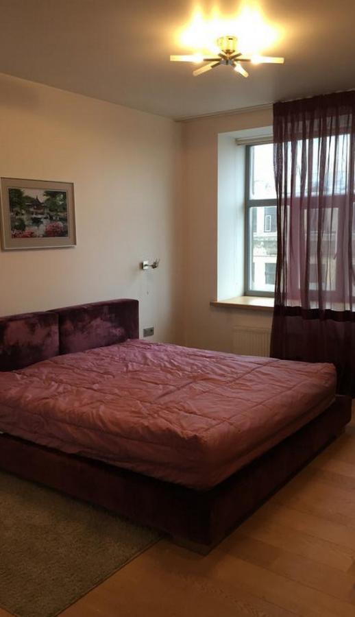 Уютная и светлая квартира с балконом в реновированном доме с лифтом.