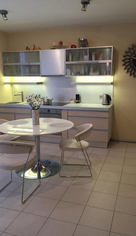 Уютная и светлая квартира с балконом в реновированном доме с лифтом.