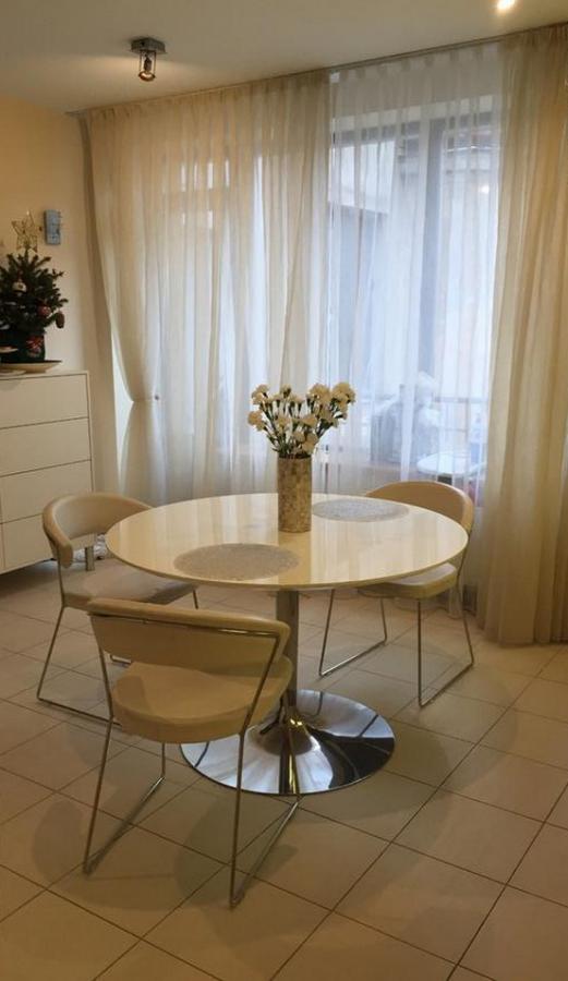 Уютная и светлая квартира с балконом в реновированном доме с лифтом.