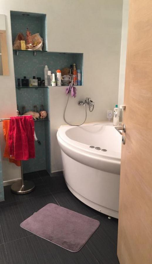 Уютная и светлая квартира с балконом в реновированном доме с лифтом.