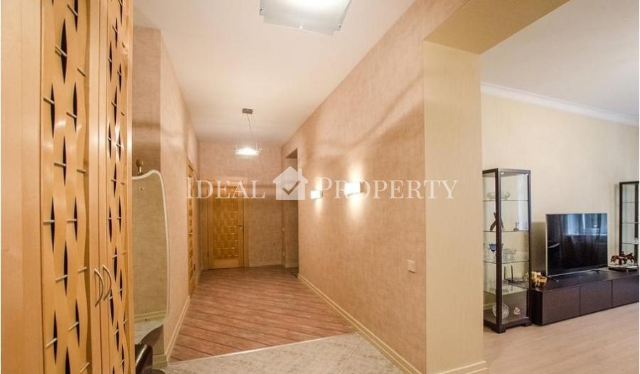 Beautiful apartment in a prestigious area of the embassies, in a completely renovated building.