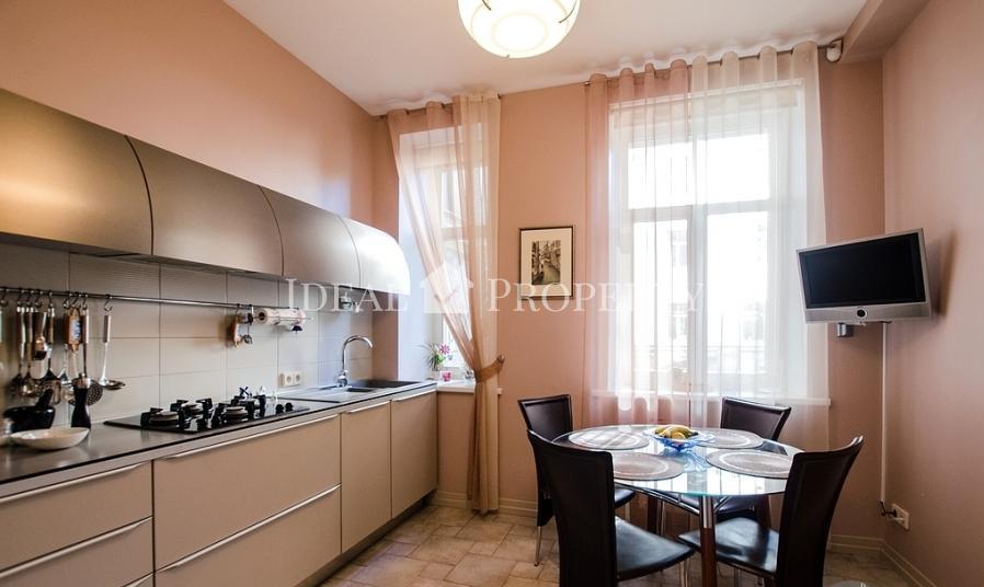 Beautiful apartment in a prestigious area of the embassies, in a completely renovated building.