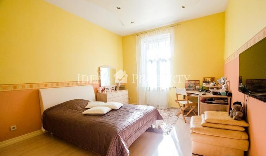 Beautiful apartment in a prestigious area of the embassies, in a completely renovated building.