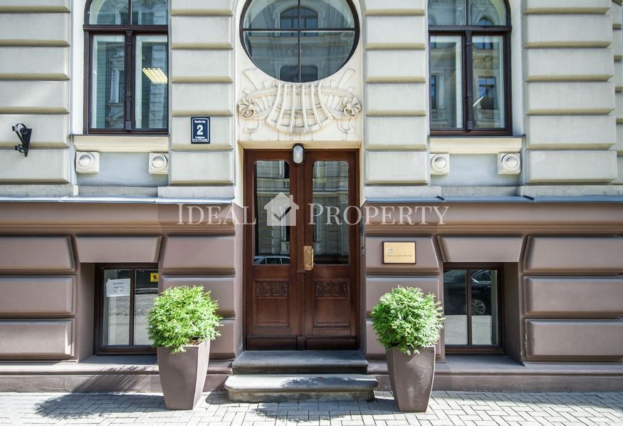 An elegant  apartment in the embassy district for sale