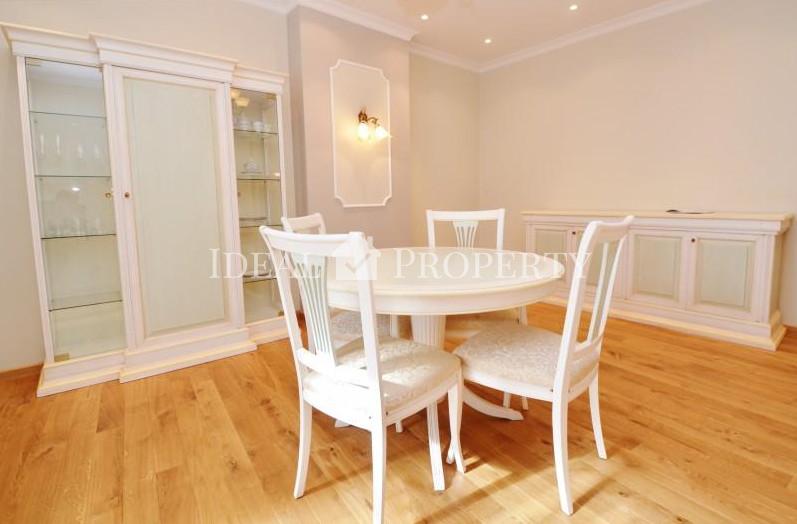 For rent we offer an attractive and warm 2 bedroom apartment in Embassy area.