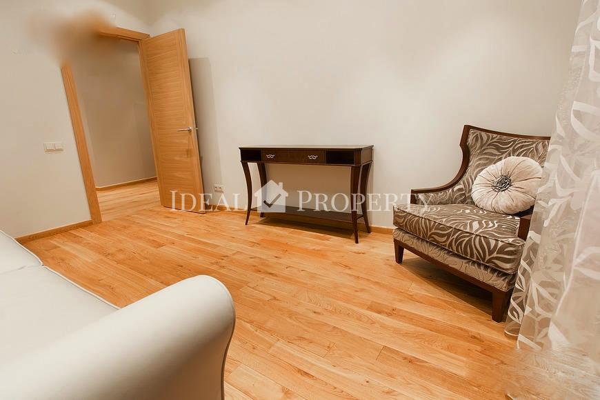 For rent we offer an attractive and warm 2 bedroom apartment in Embassy area.