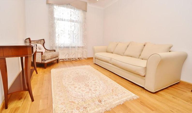 For rent we offer an attractive and warm 2 bedroom apartment in Embassy area.