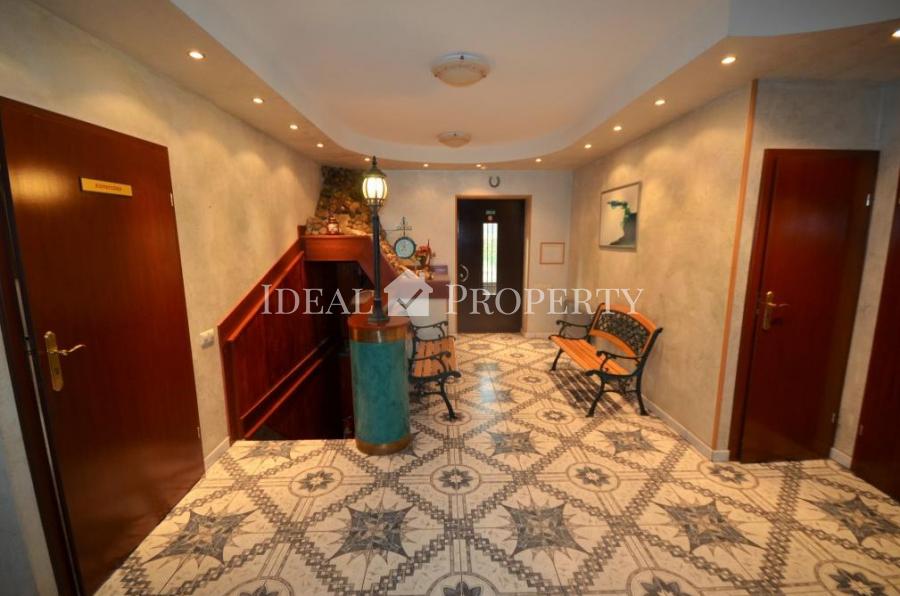 Продажа 3-этажного офисного здания в районе Тейки. 