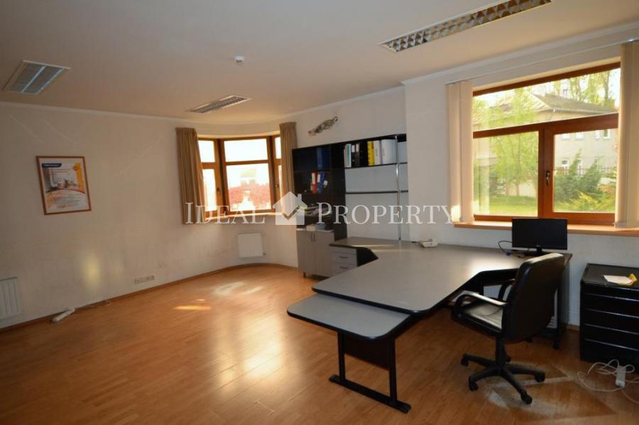 Продажа 3-этажного офисного здания в районе Тейки. 