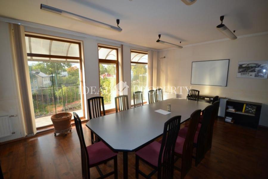 Продажа 3-этажного офисного здания в районе Тейки. 