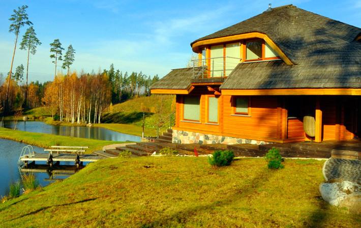На продажу частный дом со своей территорией в поселке Аматциемс .