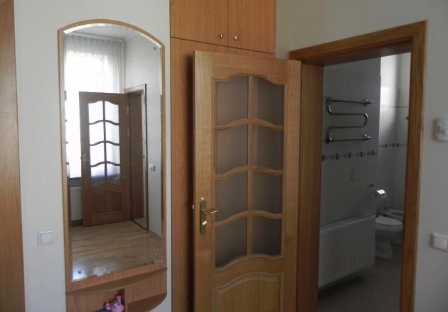 Просторный, полностью реставрированный частный дом в Юрмале. Просторный, полностью реставрированный частный дом в Юрмале.