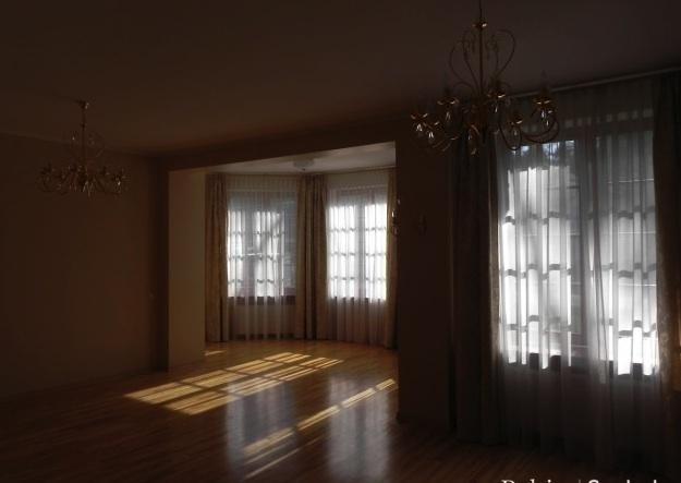 Просторный, полностью реставрированный частный дом в Юрмале. Просторный, полностью реставрированный частный дом в Юрмале.