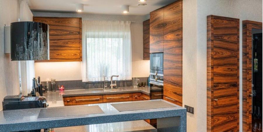 Продается эксклюзивный двухэтажный дом в Салиене прямо напротив международной школы Exupery. 