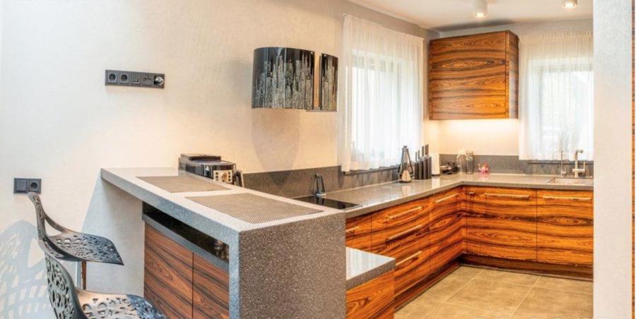 Продается эксклюзивный двухэтажный дом в Салиене прямо напротив международной школы Exupery. 