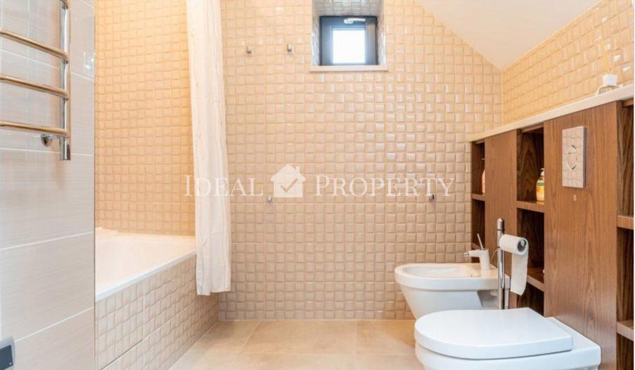 Продается эксклюзивный двухэтажный дом в Салиене прямо напротив международной школы Exupery. 