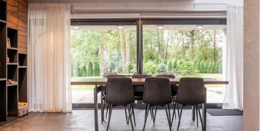 Продается эксклюзивный двухэтажный дом в Салиене прямо напротив международной школы Exupery. 