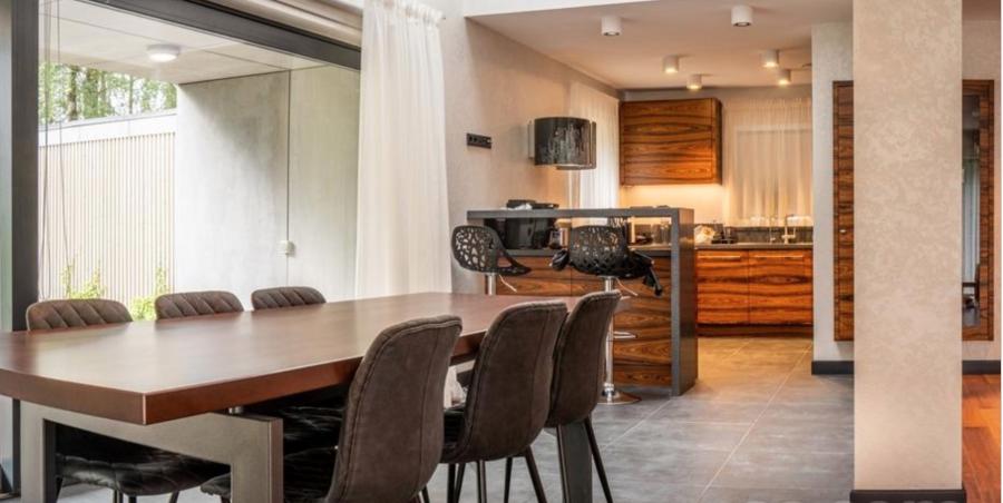 Продается эксклюзивный двухэтажный дом в Салиене прямо напротив международной школы Exupery. 