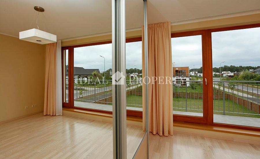 Таунхаус в поселке Салиена