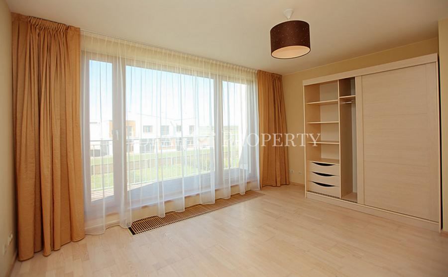 Таунхаус в поселке Салиена