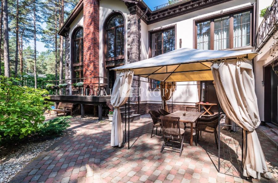 For sale and rent a luxury mansion in Jurmala