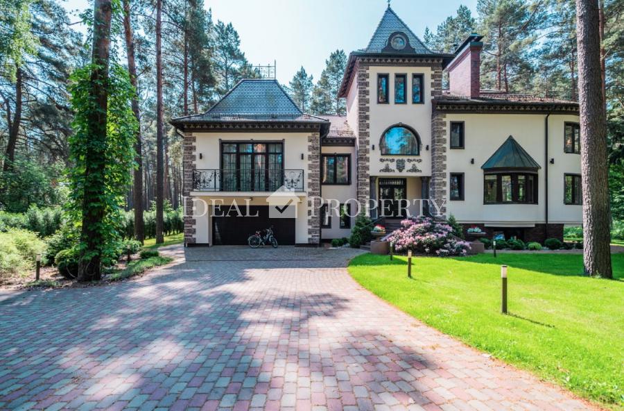 For sale and rent a luxury mansion in Jurmala