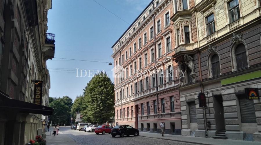 For sale 3 rooms apartment in centre of Riga, on Alfreda Kalnina street. 