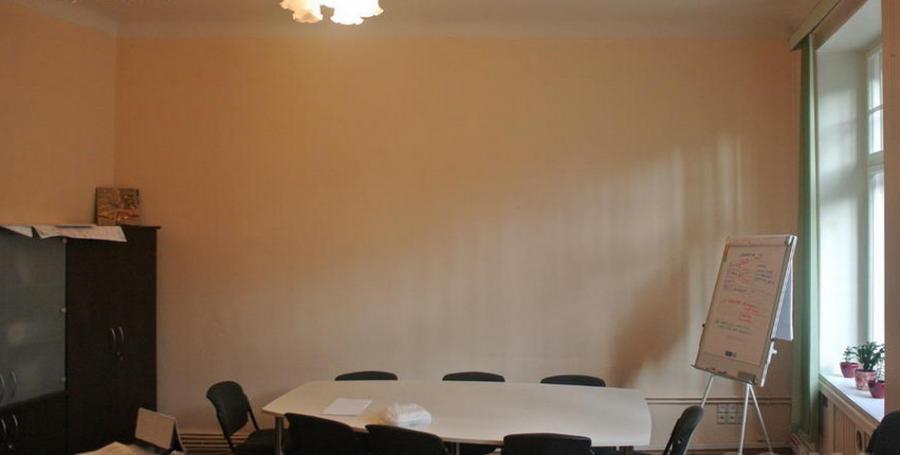 Pārdod plašu un gaišu dzīvokli renovētā pagalma mājā Pārdod plašu un gaišu dzīvokli renovētā pagalma mājā