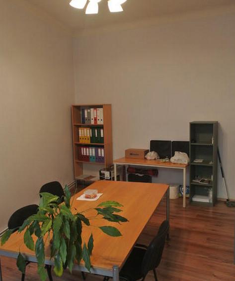 Pārdod plašu un gaišu dzīvokli renovētā pagalma mājā Pārdod plašu un gaišu dzīvokli renovētā pagalma mājā