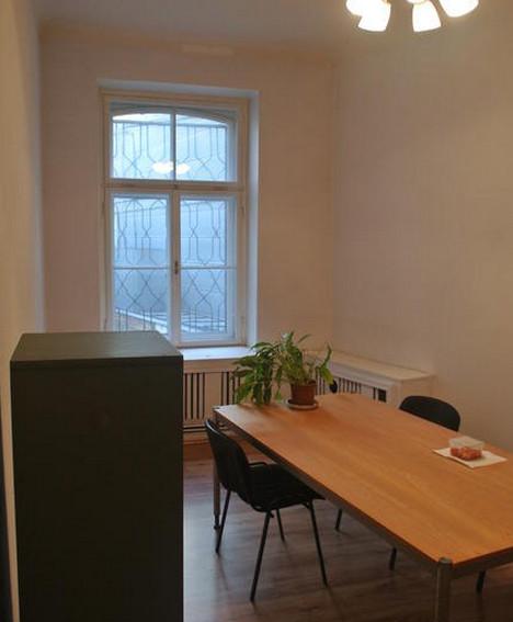 Pārdod plašu un gaišu dzīvokli renovētā pagalma mājā Pārdod plašu un gaišu dzīvokli renovētā pagalma mājā