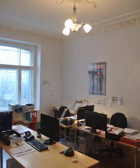 Pārdod plašu un gaišu dzīvokli renovētā pagalma mājā Pārdod plašu un gaišu dzīvokli renovētā pagalma mājā